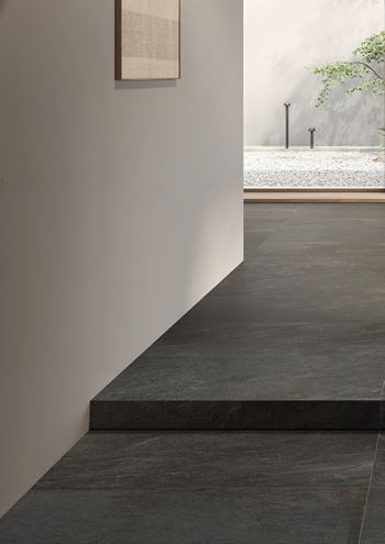 VILLEROY & BOCH MONTAGNE GARDEN dlažba 80x80x2 cm, mat reliéf, anthracite 2886/RC90 Obrázek - fotka