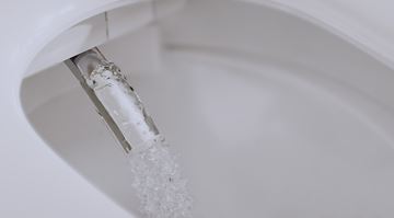 VILLEROY & BOCH TIVO sprchovacie WC s bidetovým sedátkom, SoftClosing, DirectFlush, CeramicPlus, alpská biela V22EM101 Obrázek - fotka