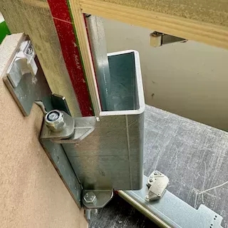 ZAVRZ revízne dvierka 300x300 mm, pod obklad, s tlačným otváraním A+K300x300 Obrázek - fotka