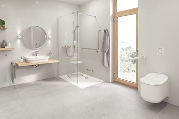 GROHE RAINSHOWER SMARTACTIVE 130 sprchová súprava 4-dielna, ručná sprcha pr. 130 mm, 3 prúdy, tyč, hadica, polička, chróm 26548000 Obrázek - fotka