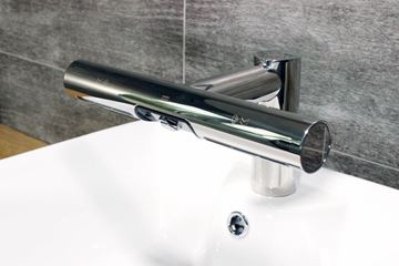 JET DRYER AIRTAP 2V1 umývadlová senzorová batéria, so sušičom rúk, napájanie zo siete, chróm 8596220013941 Obrázek - fotka