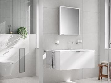 EMCO PRIME SLIM zrkadlová skrinka vstavaná 60x70x14, 4 cm, osvetlenie s reguláciou stmievania a teploty svetla, s vypínačom a el. zásuvkou, pánty vpravo, hliník, zadná stena zrkadlo 949708202 Obrázek - fotka