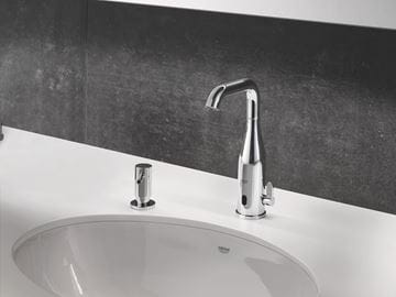 GROHE ESSENCE E umývadlová senzorová batéria s reguláciou teploty, napájanie zo siete, chróm 36444000 Obrázek - fotka