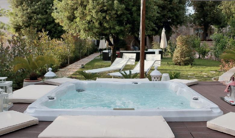 JACUZZI J-235 vírivka 213,5x213,5 cm, pre 6 osôb, 35 trysiek, s termokrytom, s osvetlením, platinum/silverwood J235+903003210 Obrázek - fotka