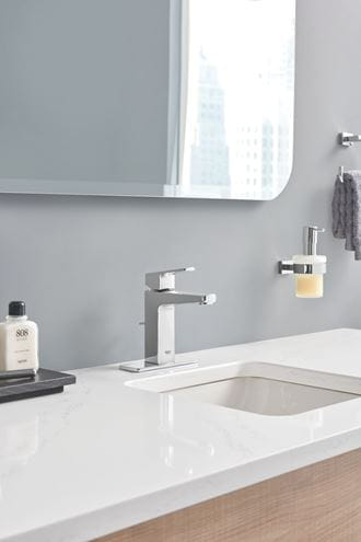 GROHE ESSENTIALS CUBE dávkovač tekutého mydla 160 ml, nástenný, sklo, chróm 40756001 Obrázek - fotka