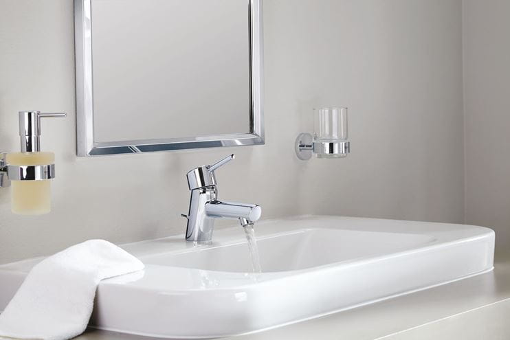 GROHE ESSENTIALS dávkovač tekutého mydla 160 ml, nástenný, sklo, chróm 40448001 Obrázek - fotka