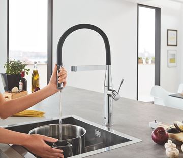 GROHE ESSENCE NEW drezová batéria, s flexi ramienkom a sprškou, chróm / čierna 30503000 Obrázek - fotka