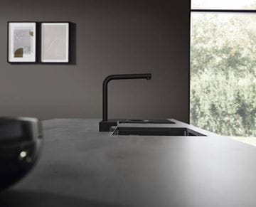 HANSGROHE AQUNO SELECT M81 drezová batéria, s vyťahovacou koncovkou a plochou spŕškou, matná čierna 73836670 Obrázek - fotka