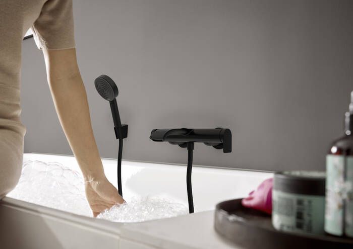 HANSGROHE VIVENIS vaňová nástenná batéria, s prepínačom, matná čierna 75420670 Obrázek - fotka