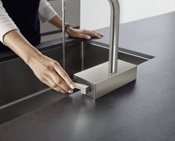 HANSGROHE AQUNO SELECT M81 drezová batéria, s vyťahovacou koncovkou a plochou sprškou, nerez 73836800 Obrázek - fotka