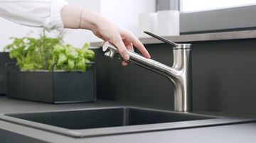 HANSGROHE ZESIS M33 drezová batéria, s vyťahovacou sprškou, sBox lite, nerez 74803800 Obrázek - fotka