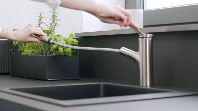HANSGROHE ZESIS M33 drezová batéria, s vyťahovacou sprškou, sBox lite, nerez 74803800 Obrázek - fotka