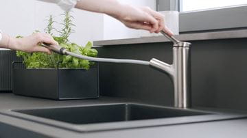 HANSGROHE ZESIS M33 drezová batéria, s vyťahovacou sprškou, sBox lite, nerez 74803800 Obrázek - fotka