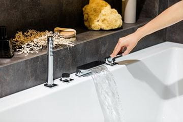 RAVAK CHROME CR 025.00 batéria na okraj vane, 4-otvorová, s prepínačom, so sprchovou súpravou, chróm X070073 Obrázek - fotka