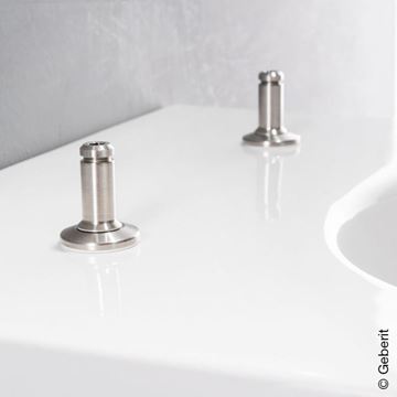 GEBERIT ONE závesné WC so SoftClose sedadlom, TurboFlush splachovanie, KeraTect, matná biela/lesklý chróm 500.202.01.1 Obrázek - fotka