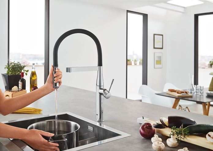 GROHE ESSENCE NEW drezová batéria, s flexi ramienkom a sprškou, phantom black 30503KF0 Obrázek - fotka
