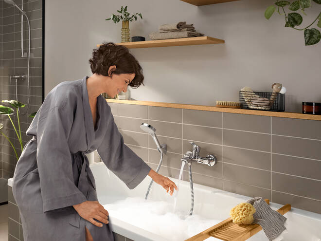 HANSGROHE REBRIS E vaňová nástenná batéria, s prepínačom, chróm 72450000 Obrázek - fotka