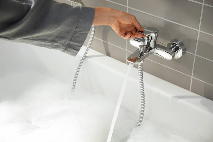 HANSGROHE REBRIS E vaňová nástenná batéria, s prepínačom, chróm 72450000 Obrázek - fotka
