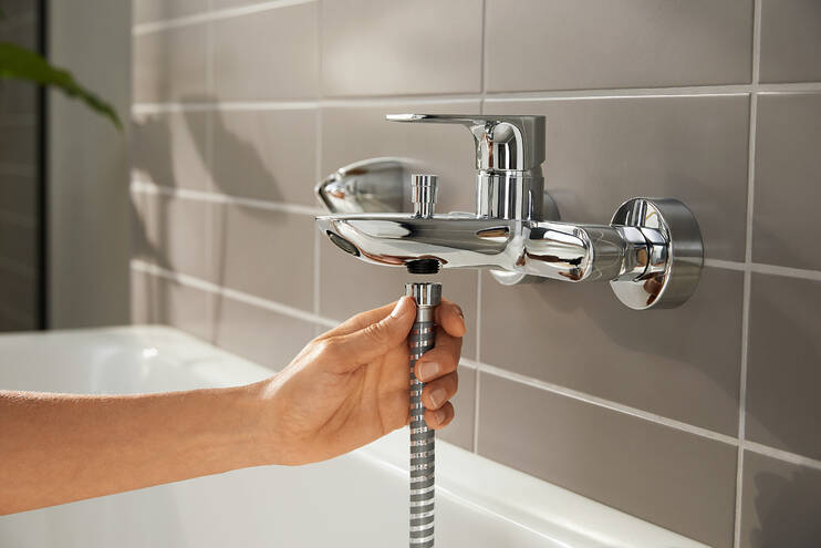 HANSGROHE REBRIS E vaňová nástenná batéria, s prepínačom, chróm 72450000 Obrázek - fotka