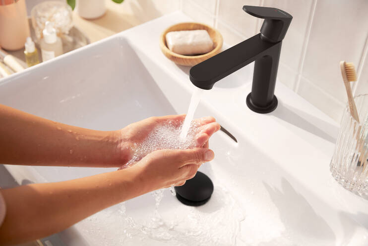 HANSGROHE REBRIS S umývadlová stojanková batéria, CoolStart, EcoSmart, s odtokovou súpravou, matná čierna 72519670 Obrázek - fotka