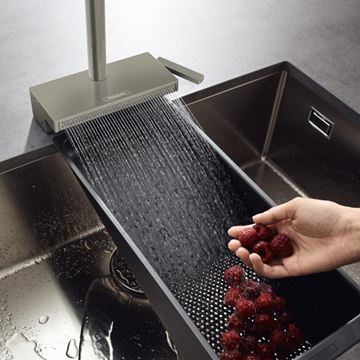 HANSGROHE AQUNO SELECT M81 drezová batéria, s vyťahovacou koncovkou a plochou sprškou, nerez 73836800 Obrázek - fotka