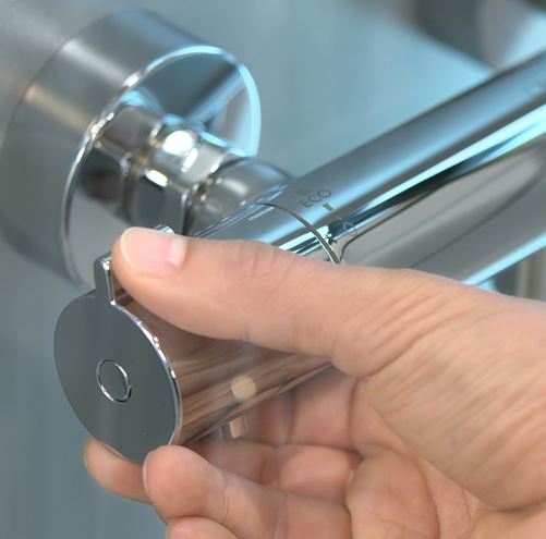HANSGROHE CROMETTA VARIO sprchový set s termostatickou batériou, ručná sprcha s 2 prúdmi, tyč, hadica, biela/chróm 27812400 Obrázek - fotka