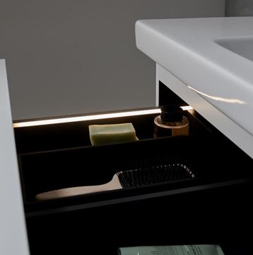GEBERIT LED svetelná lišta pre zásuvku, 4000 K, 840 lm, 825 mm 501825000 Obrázek - fotka