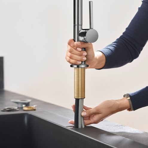 HANSGROHE TALIS M54 drezová batéria, s vyťahovacou sprškou, kartáčovaný čierny chróm 72800340 Obrázek - fotka