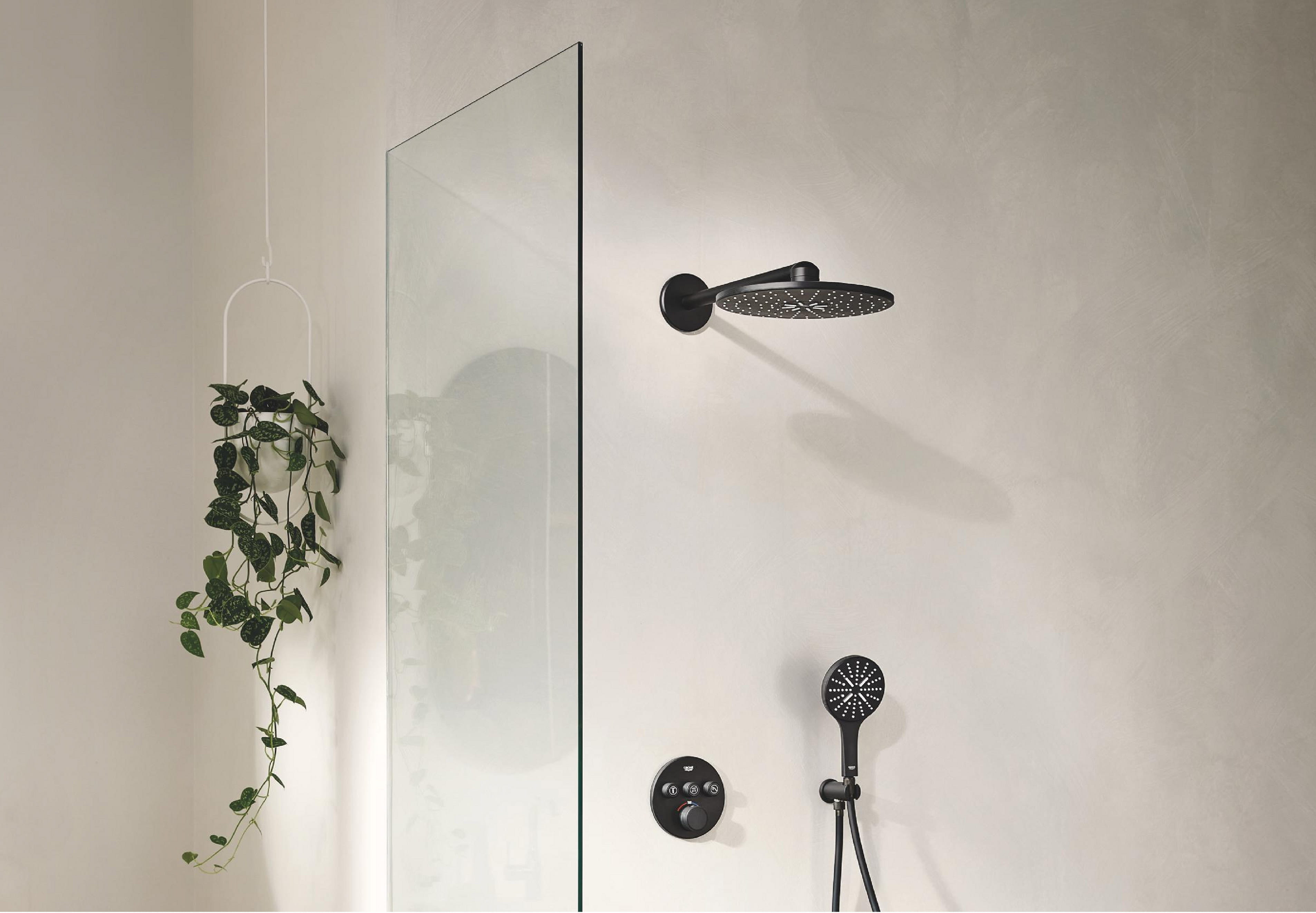 Grohe A 07 R Vylaďte kúpeľňu čiernymi batériami Grohe Black